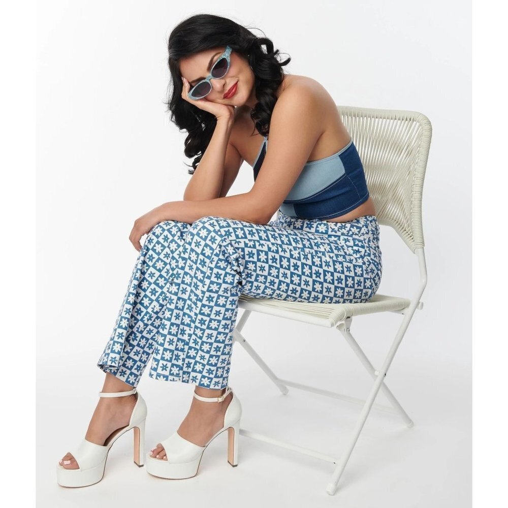 NWT Unique Vintage Blue & White Mod Style Cropped Pants L